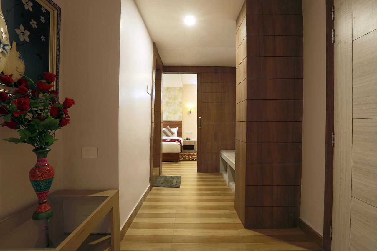 Hotel Sj International Гувахати Экстерьер фото