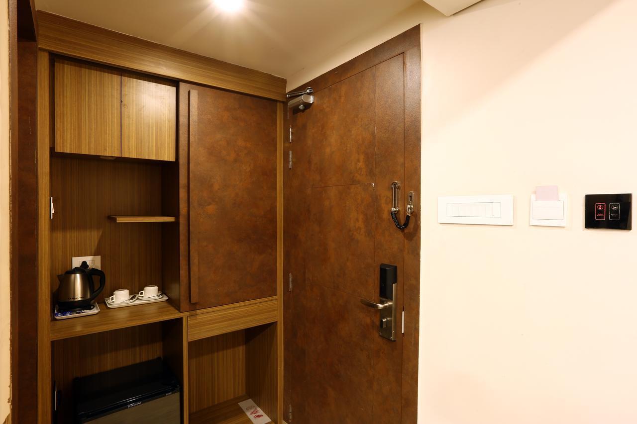 Hotel Sj International Гувахати Экстерьер фото