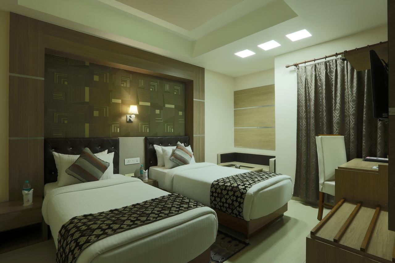 Hotel Sj International Гувахати Экстерьер фото