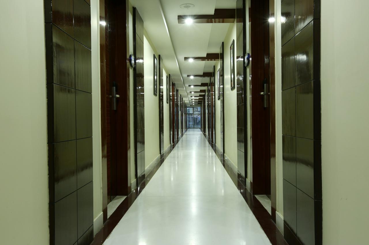 Hotel Sj International Гувахати Экстерьер фото